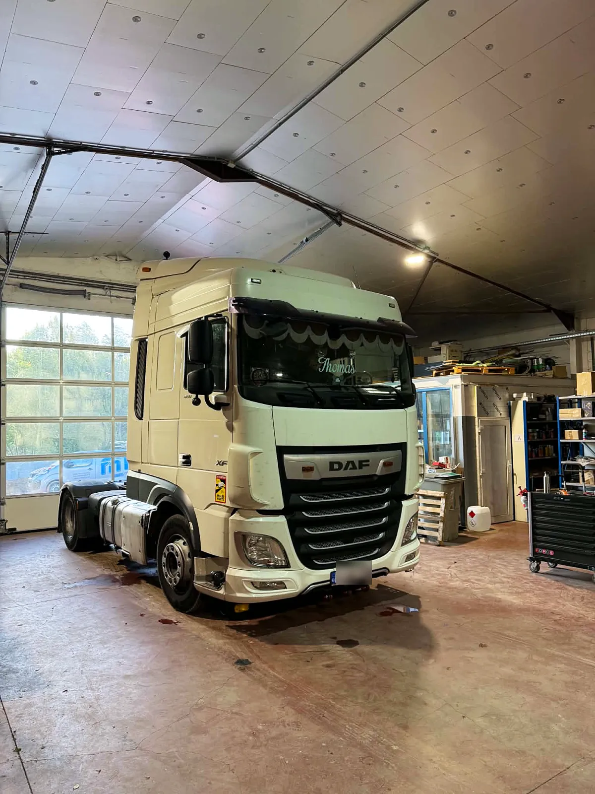 Un DAF XF dans l'atelier CT-Custom à Ciplet